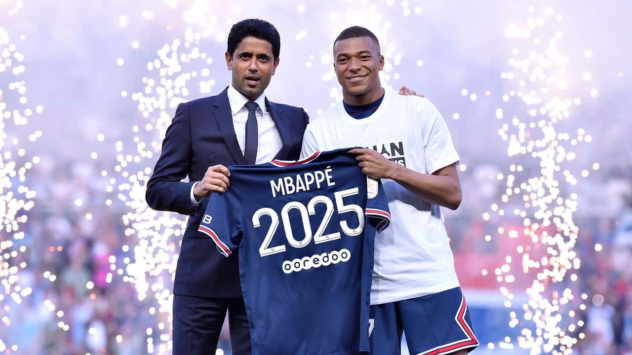 Kylian Mbappé a prolongé son contrat au Paris Saint-Germain jusqu'à mi-2025.
