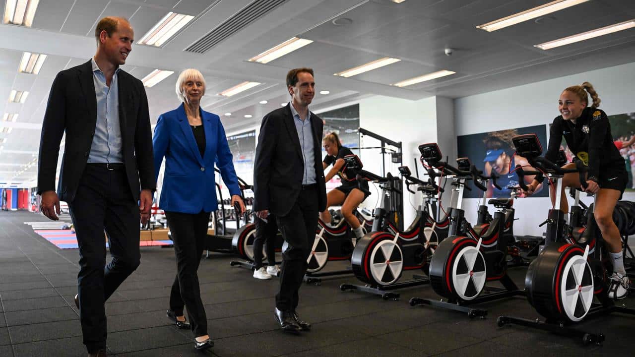 La visite royale a donné lieu à des scènes de nervosité au complexe d'entraînement, notamment dans la zone de fitness.