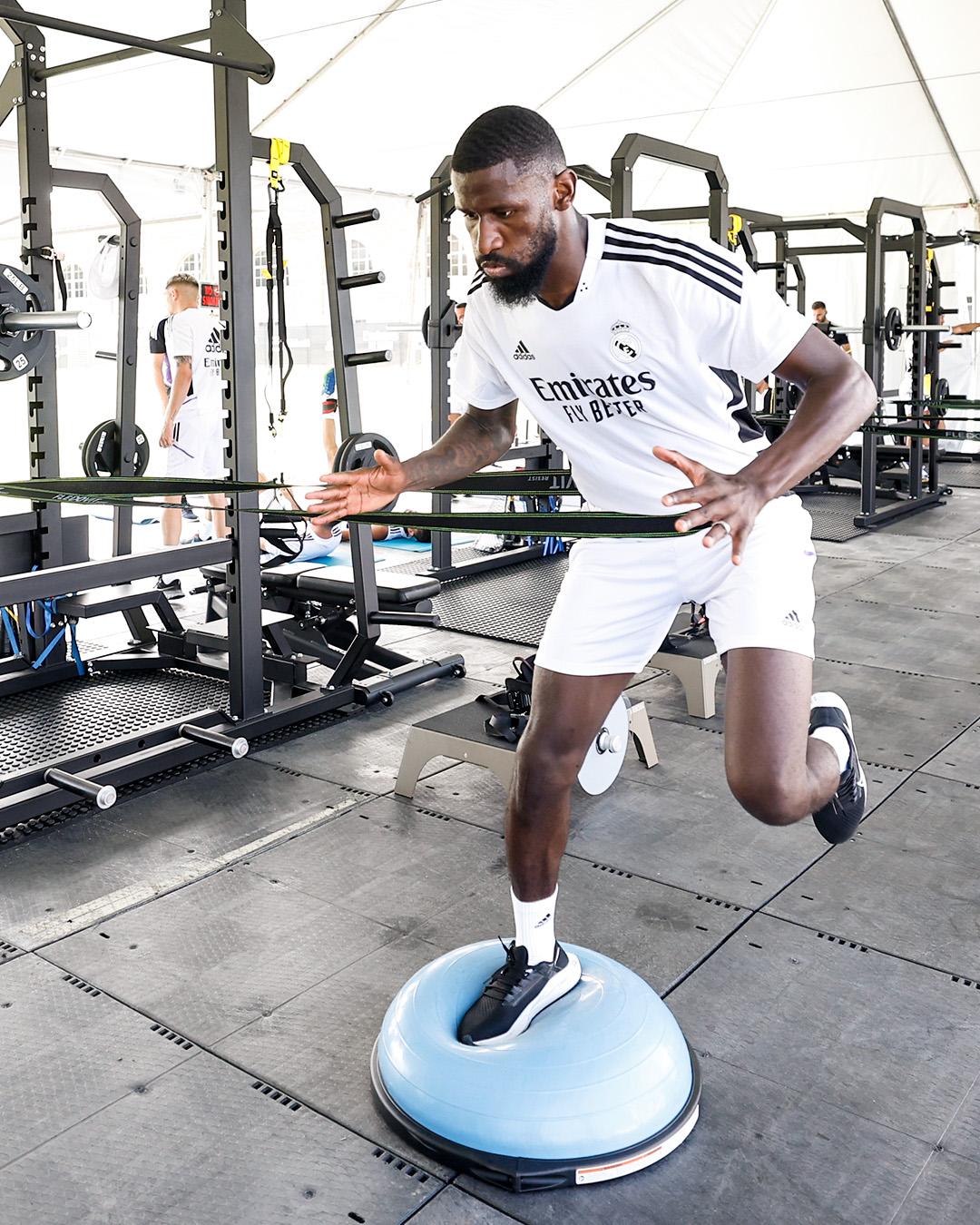Antonio Rüdiger fera ses débuts sous le maillot du Real Madrid lors du Clasico contre Barcelone.