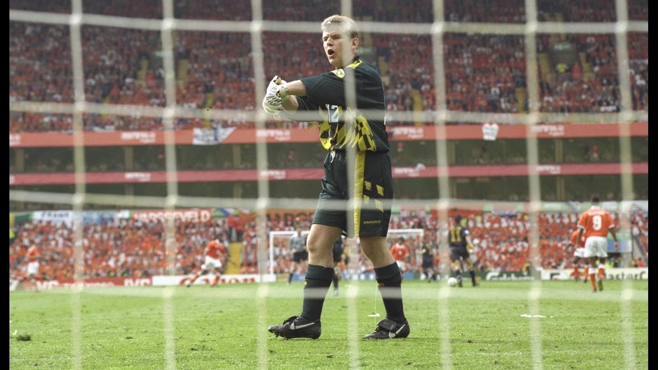 Andy Goram en action contre l'équipe nationale néerlandaise lors des championnats européens de 1996.