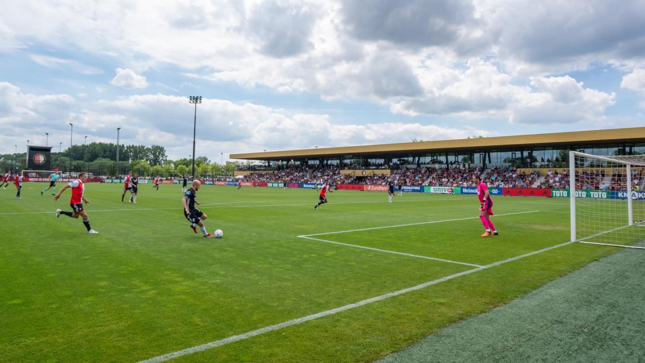 Feyenoord a connu un début de saison douloureux à Varkenoord.