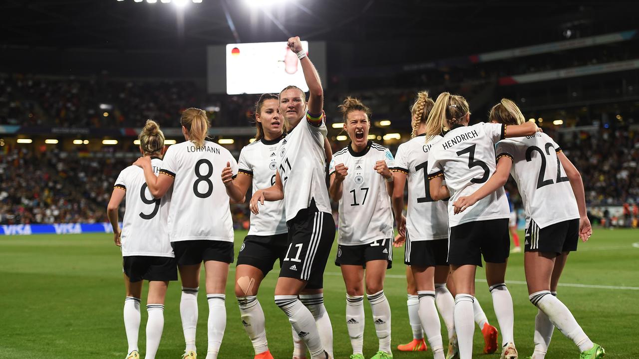 L'Allemagne célèbre le but victorieux de Popp.
