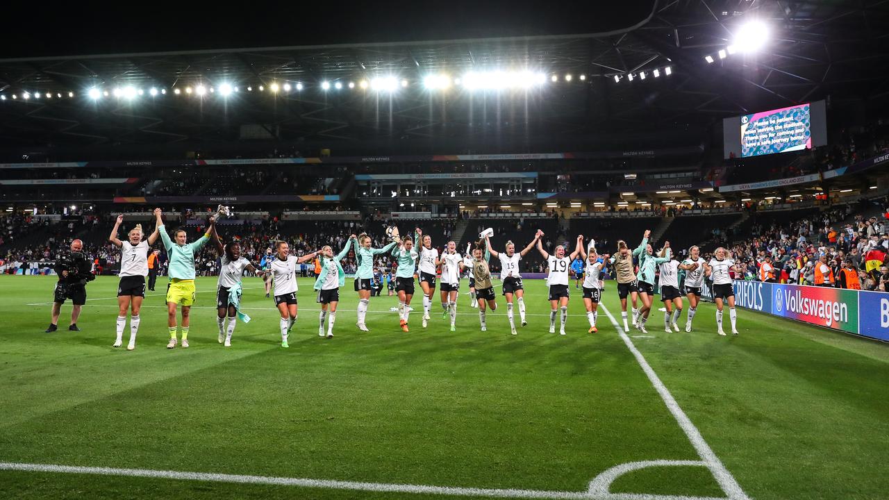 L'Allemagne a été étonnamment trop forte pour la France par 2-1 et rencontrera l'Angleterre en finale du Championnat d'Europe.