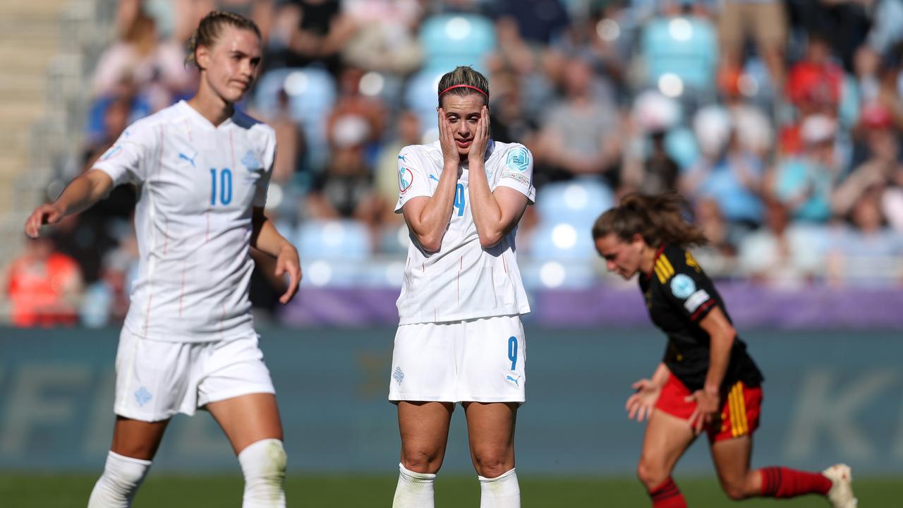 Berglind Thorvaldsdóttir réagit après son penalty manqué.