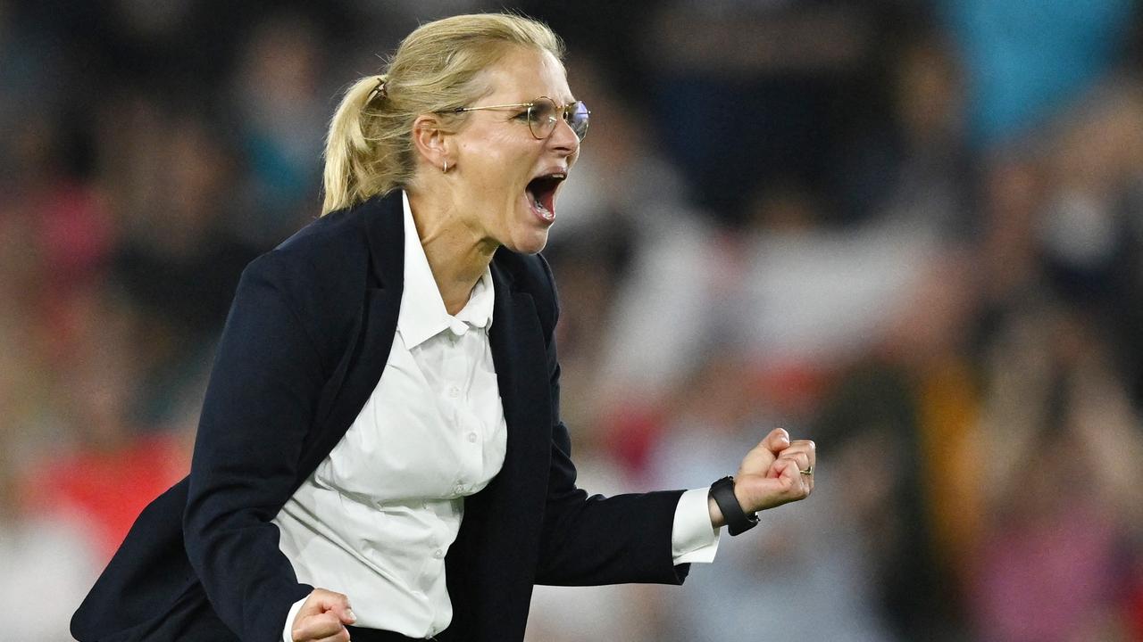 Sarina Wiegman est folle de joie après la qualification de l'Angleterre pour les demi-finales du championnat d'Europe.