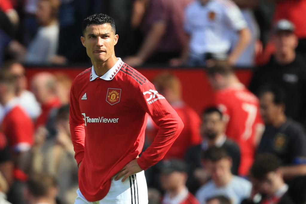 Manchester United démarre la Premier League par une défaite douloureuse à Old Trafford ; Cristiano Ronaldo a débuté sur le banc.
