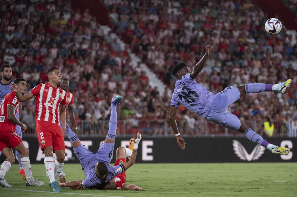 Le Real Madrid est revenu de l'arrière pour battre Almeria, avec le but de David Alaba en Liga.