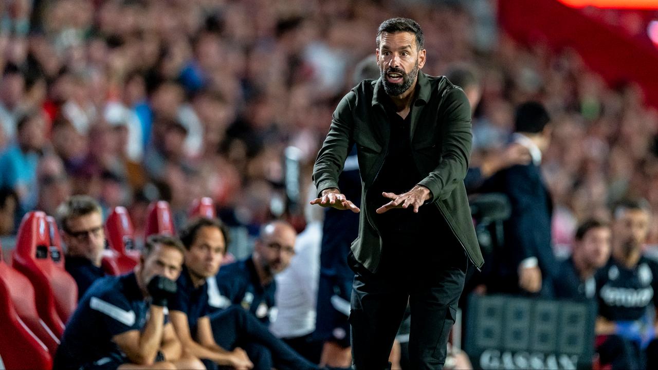 L'entraîneur Ruud van Nistelrooij est confronté à la tâche colossale de guider le PSV vers la Ligue des champions.