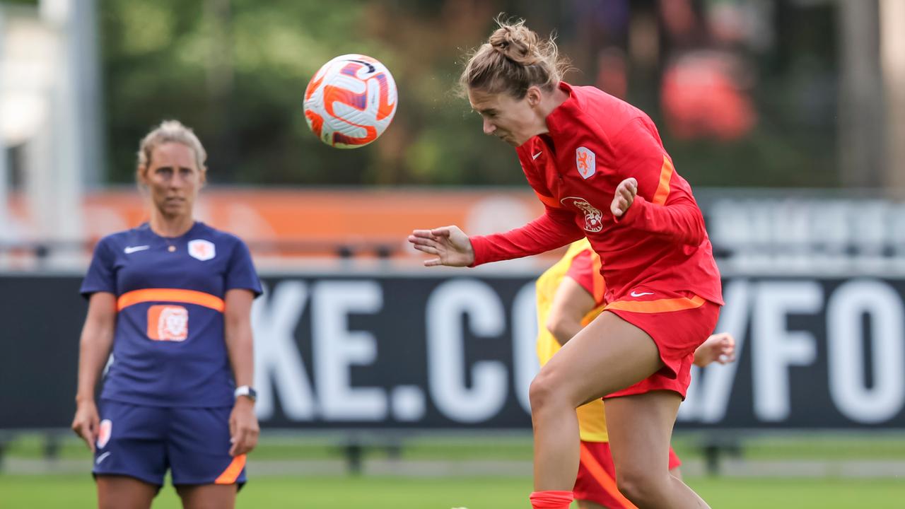Vivianne Miedema en action lors de la séance d'entraînement des Néerlandaises de mardi.