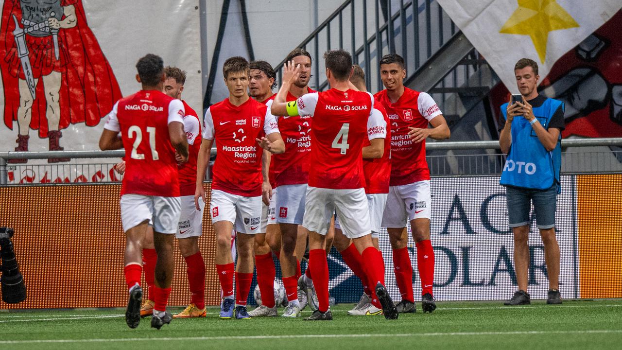 Le MVV applaudit après le but de Koen Kostons.