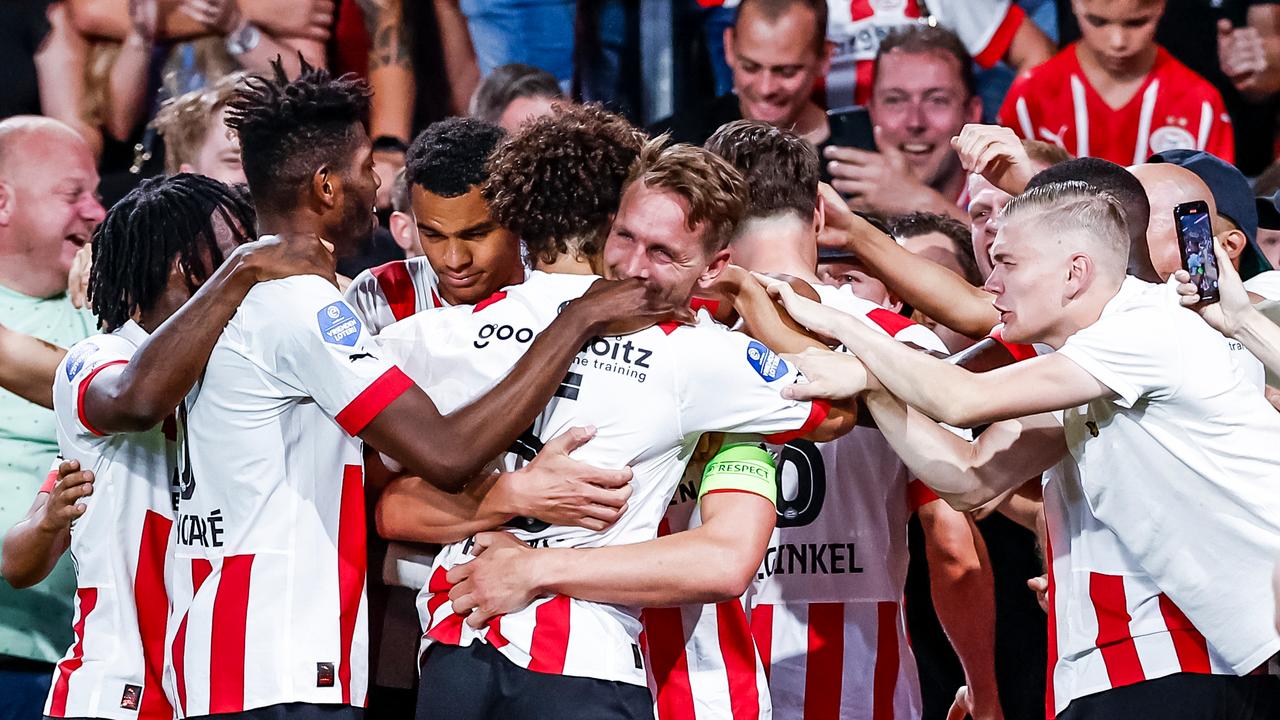 Le PSV célèbre le but victorieux de Luuk de Jong.