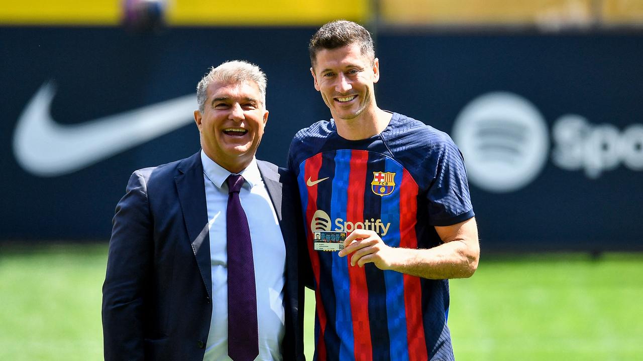 Le président Joan Laporta a présenté Robert Lewandowski au Camp Nou la semaine dernière.