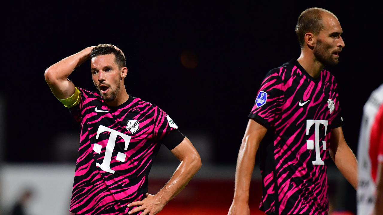 Nick Viergever et Bas Dost quittent le club après la défaite contre le FC Emmen.