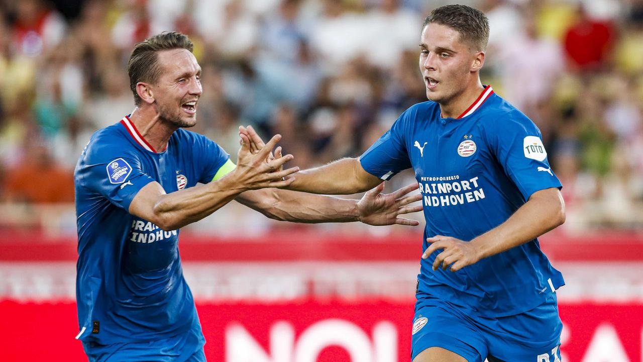Joey Veerman a donné l'avantage au PSV juste avant la pause, par l'intermédiaire de Luuk de Jong.