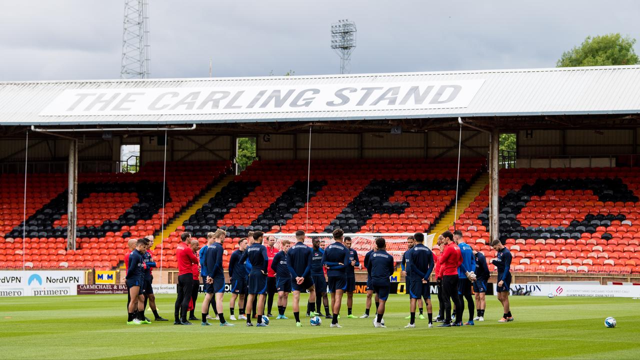 AZ lors d'une séance d'entraînement en Écosse avant le match contre Dundee.
