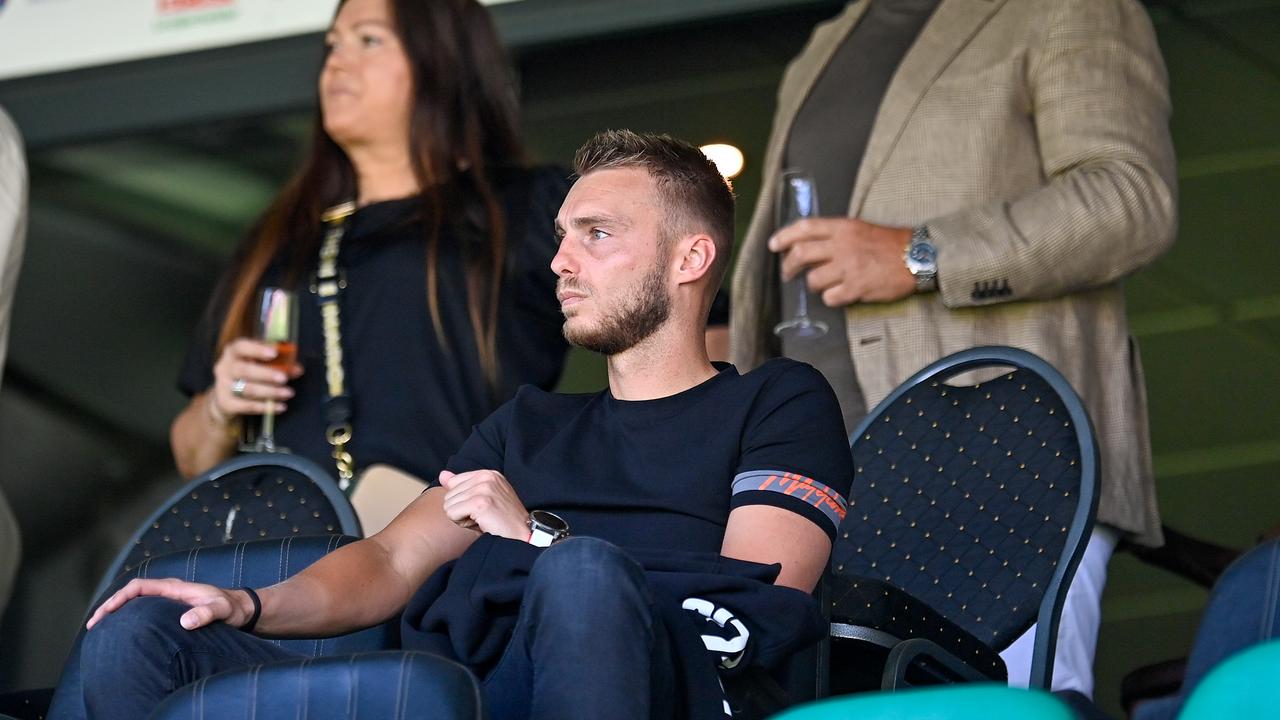 Jasper Cillessen était assis en tant que spectateur au Goffertstadion lors du match d'Eredivisie NEC-FC Twente (0-1), dimanche.