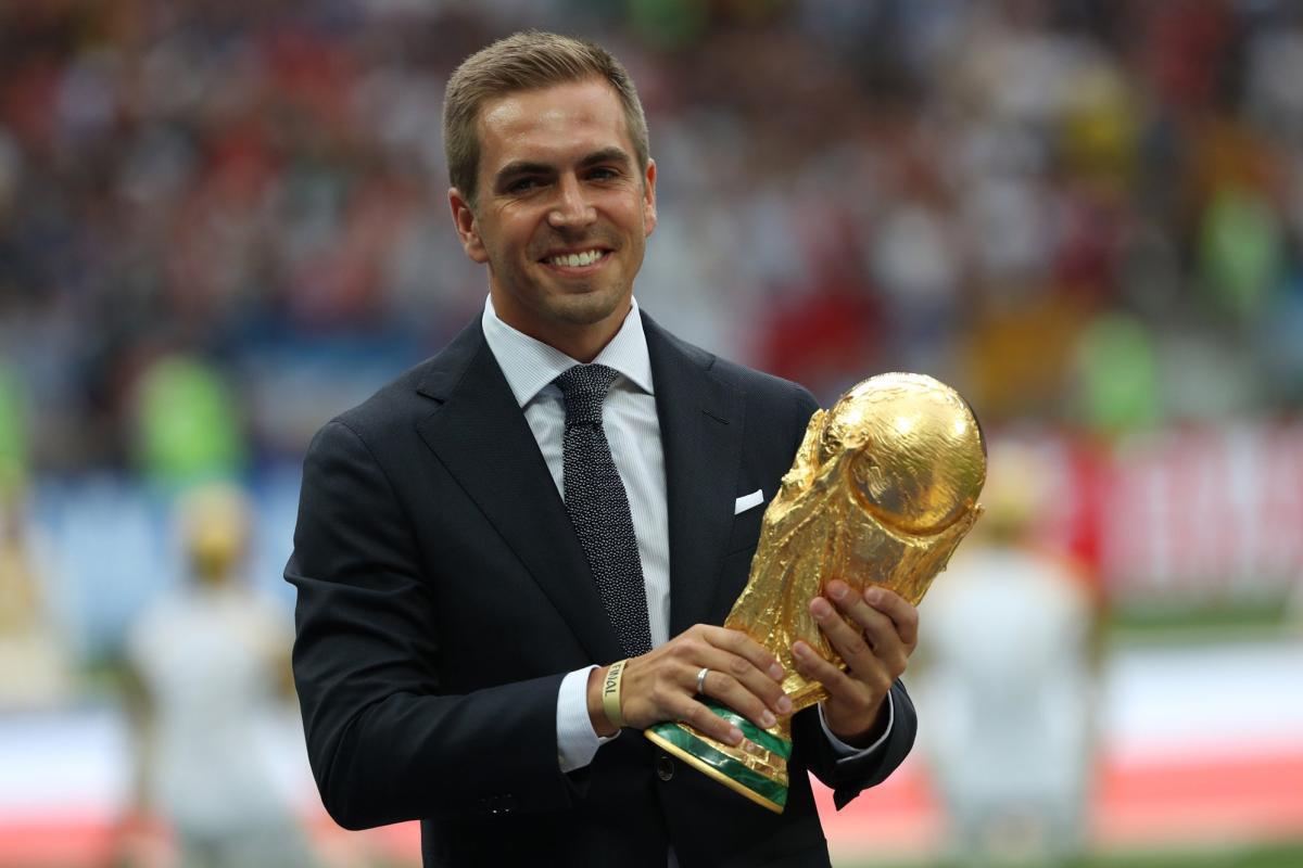 Philipp Lahm s'en prend à la FIFA et avoue pourquoi il n'assistera pas à la Coupe du monde au Qatar : ''Je préfère la regarder de chez moi''.