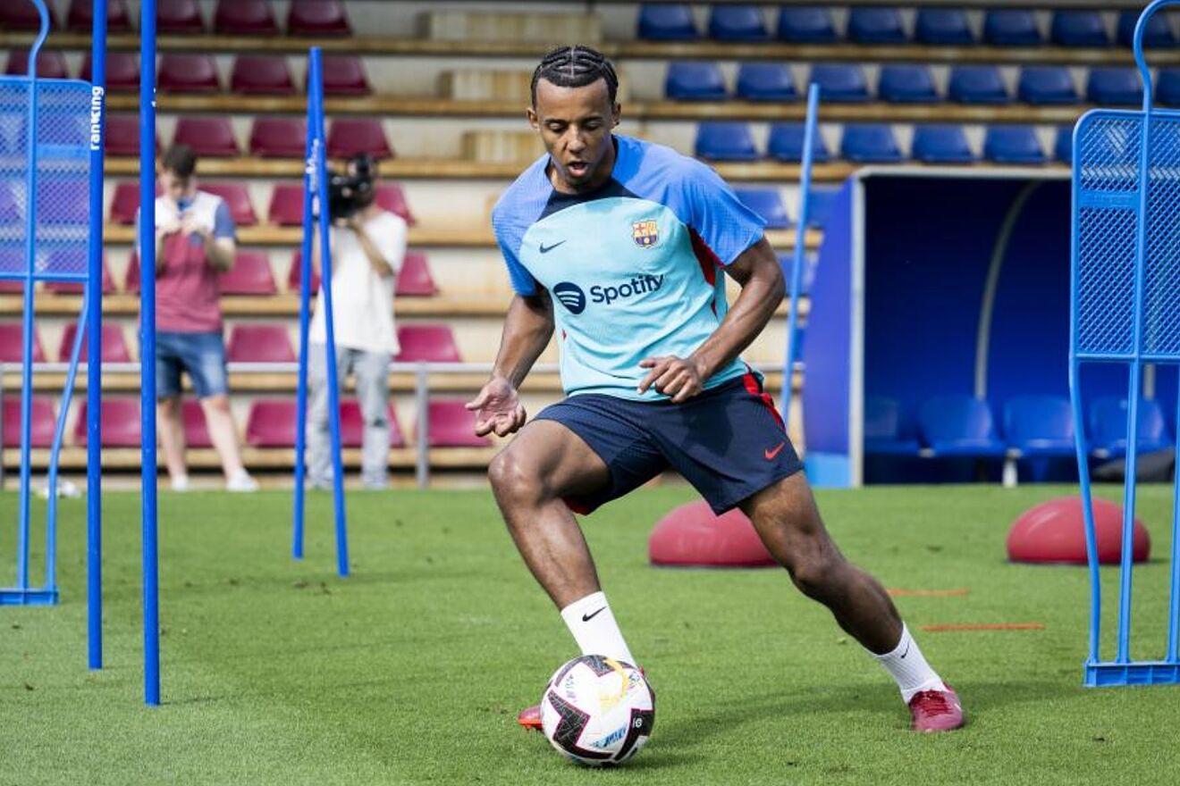 Problème pour Barcelone : Koundé est fâché avec le club et partirait gratuitement dans dix jours.