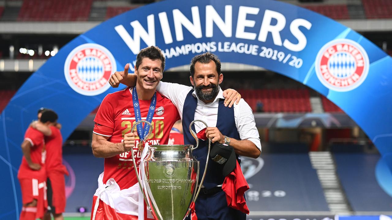 Robert Lewandowski et Hasan Salihamidzic après la victoire en Ligue des champions en 2020.