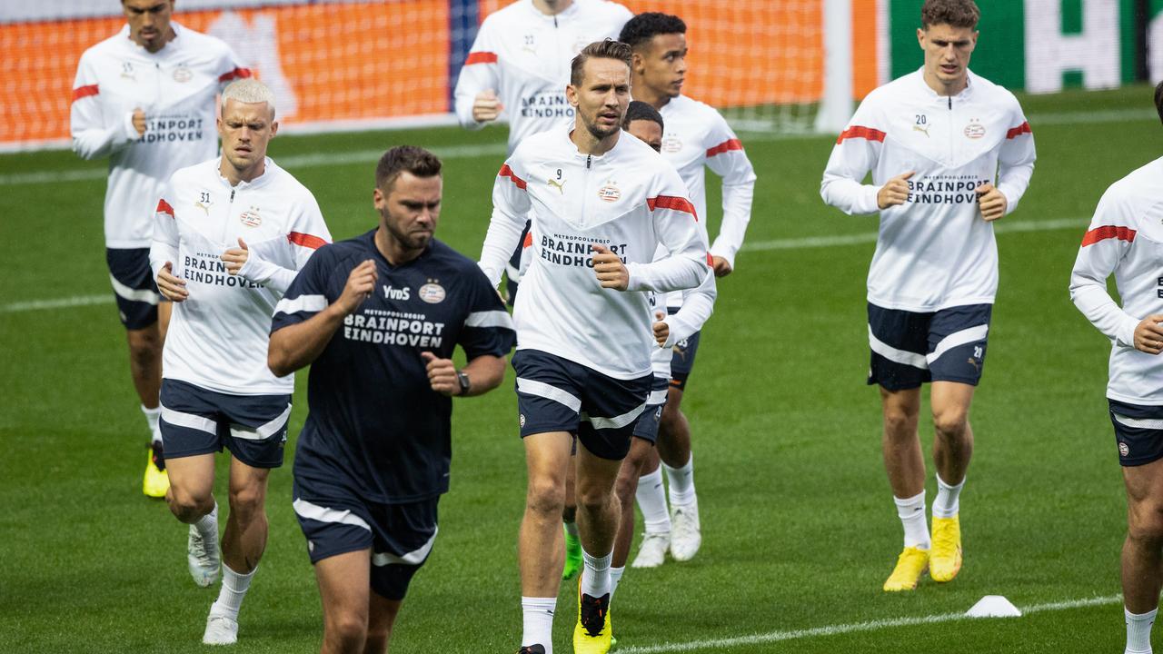 L'équipe du PSV était déjà sur le terrain à Glasgow lundi.