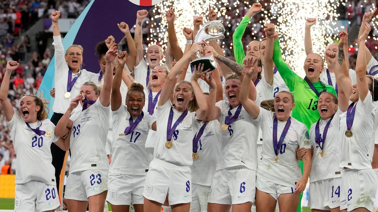 Sarina Wiegman et son équipe ont pu applaudir à Wembley à la fin du mois dernier.