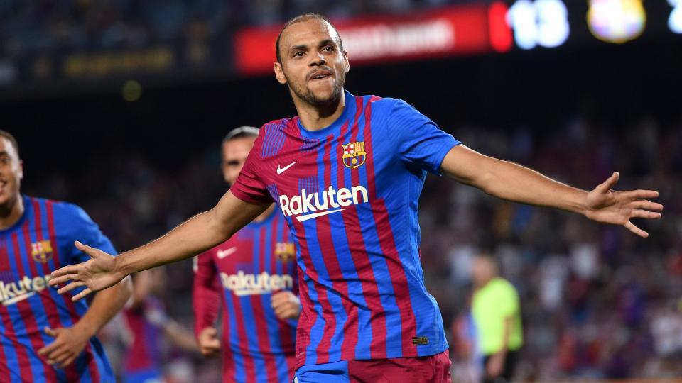 LIVE : Le PSG fait le ménage et annonce son transfert, un joueur retourne à Barcelone et l'avenir d'Elis en France est révélé.