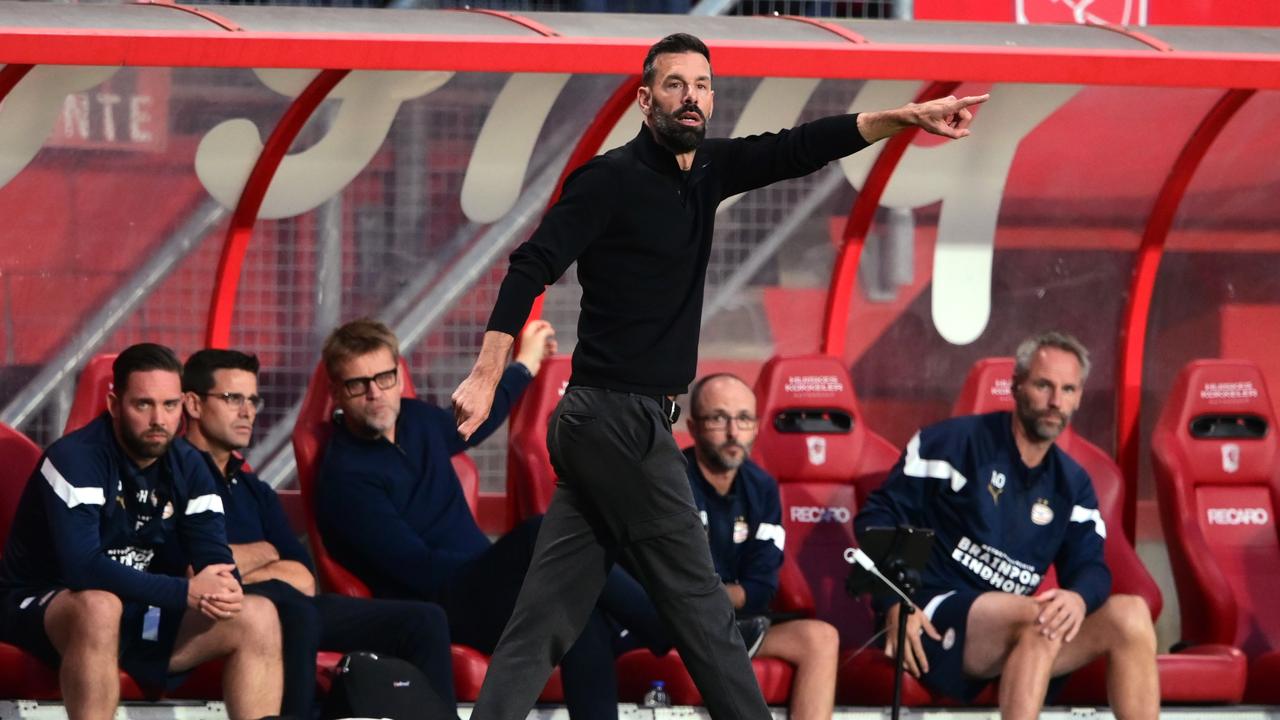 Ruud van Nistelrooij entraîne son équipe lors de FC Twente-PSV (1-2)