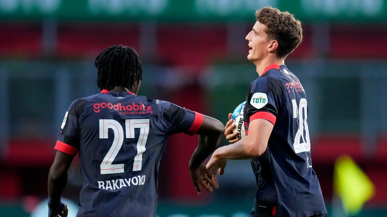 Guus Til a marqué son premier but au service d'Eindhoven et a permis au PSV de faire 2-1.