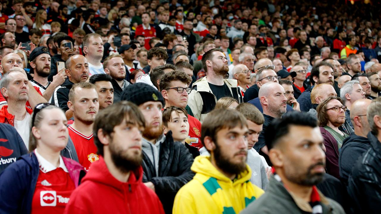Un silence serein a résonné dans les tribunes d'Old Trafford.