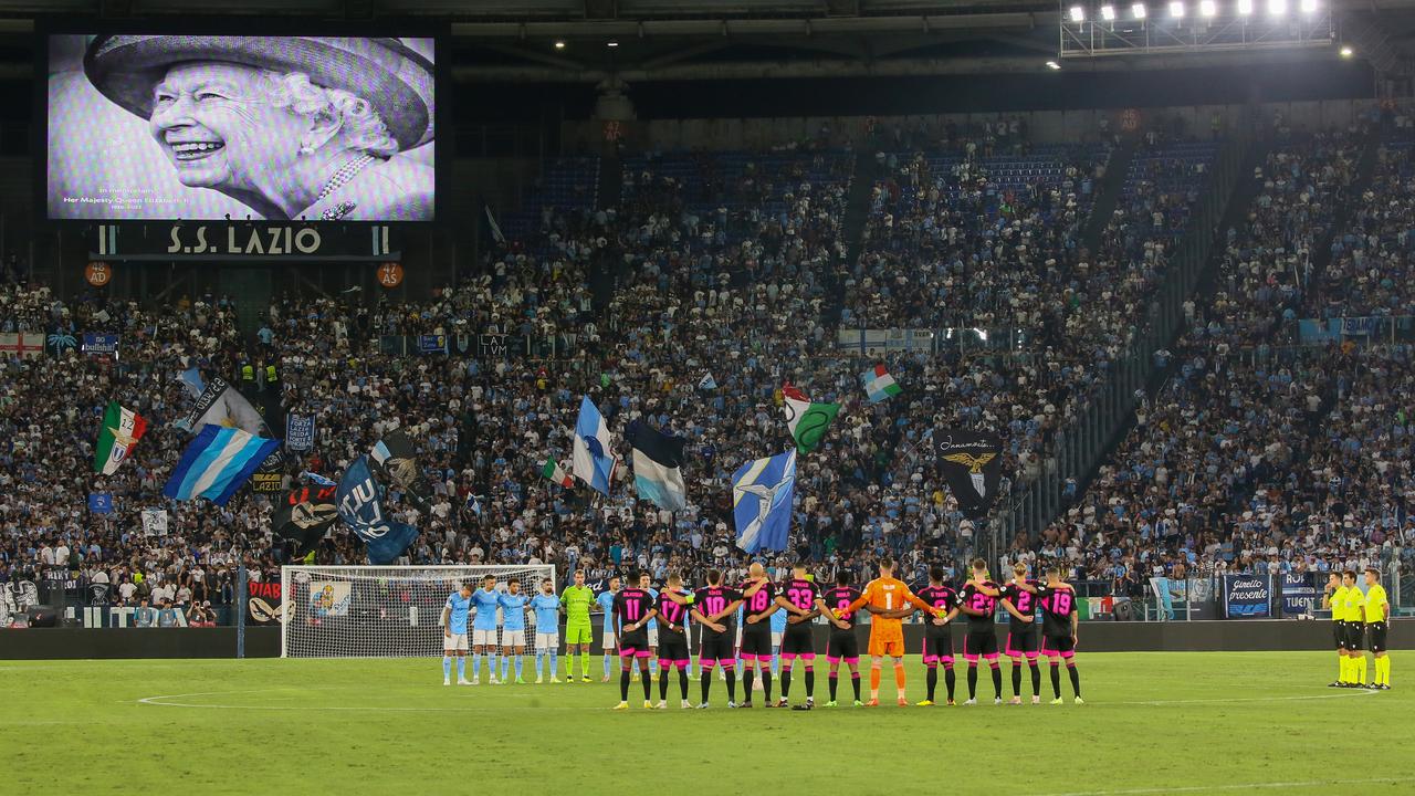 Une minute de silence a également été observée lors du match de Feyenoord contre la Lazio.