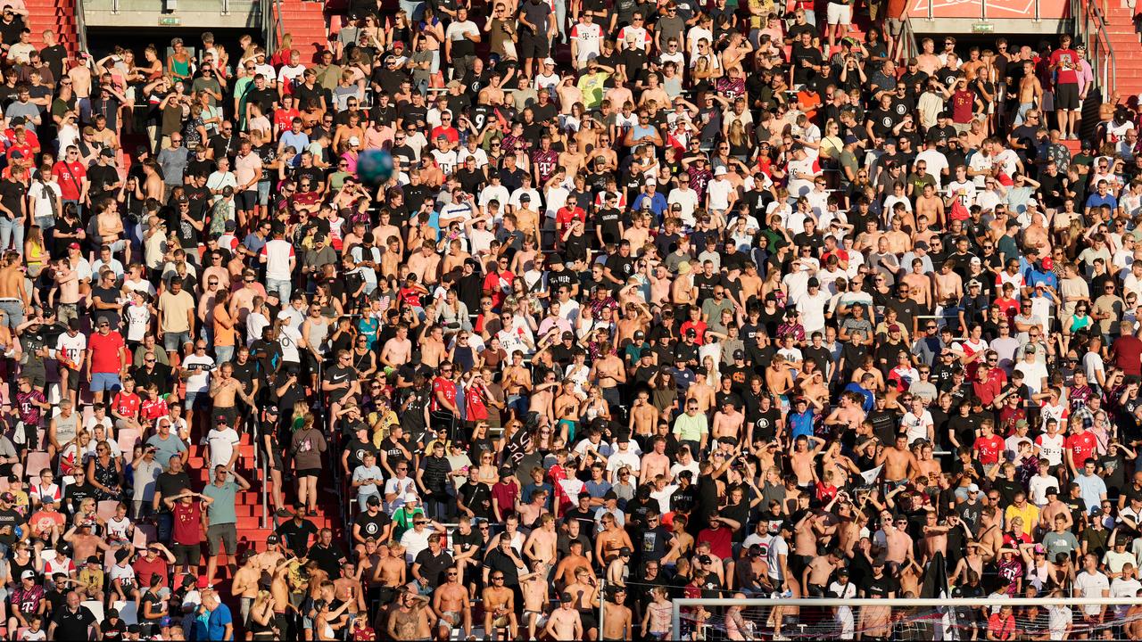 On pouvait entendre le bruit des singes depuis le Bunnikside du Stadion Galgenwaard.
