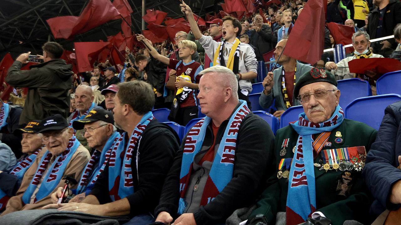 En raison de la pandémie, aucun vétéran n'a pu participer à l'événement ces deux dernières années, mais il y en avait quelques-uns dans le GelreDome samedi.