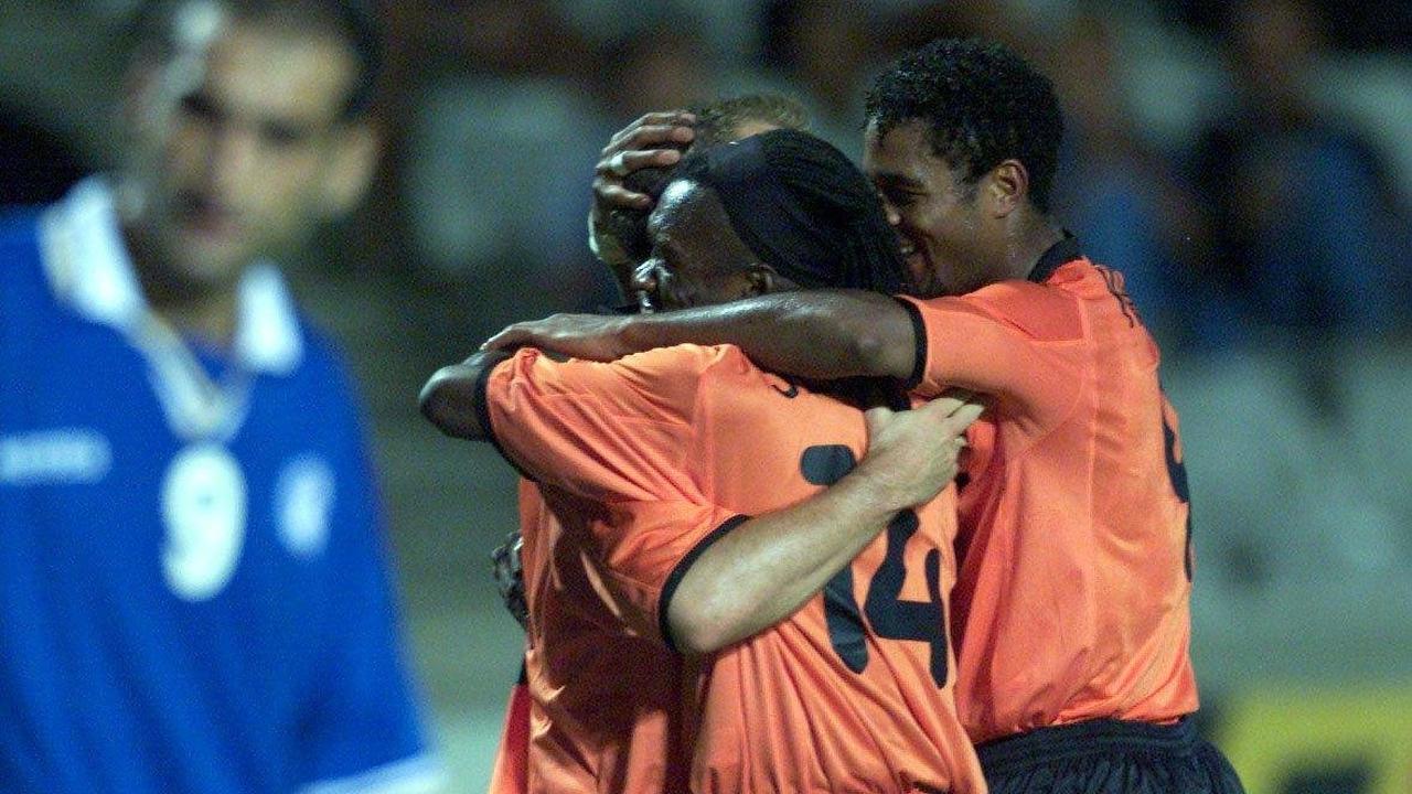 Le 7 octobre 2000, les Oranje ont gagné pour la première fois sous la direction de l'entraîneur national Louis van Gaal. En partie grâce à deux buts de Clarence Seedorf, Chypre a été battu 0-4.