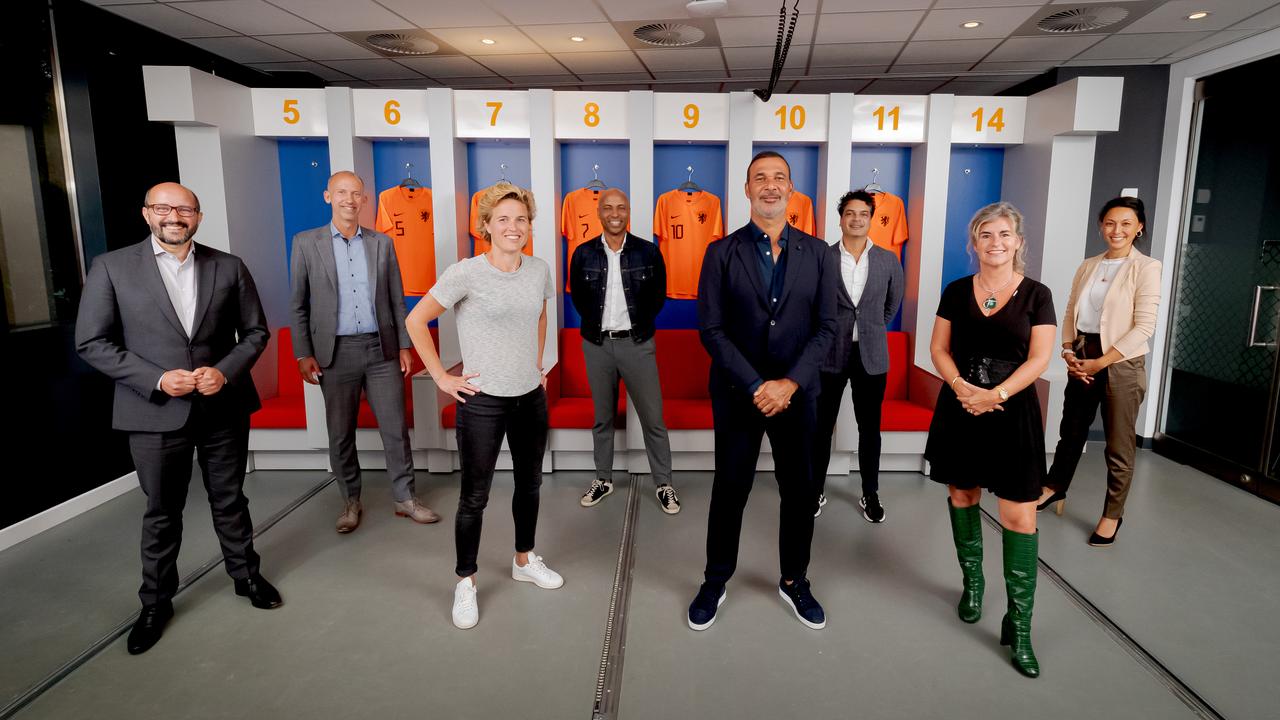 Le comité des mines est composé de Ahmed Marcouch, Jeroen Visscher, Daphne Koster, Humberto Tan, Ruud Gullit, Robert Geerlings, Marjan Olfers et Jacinta Lieuwes.