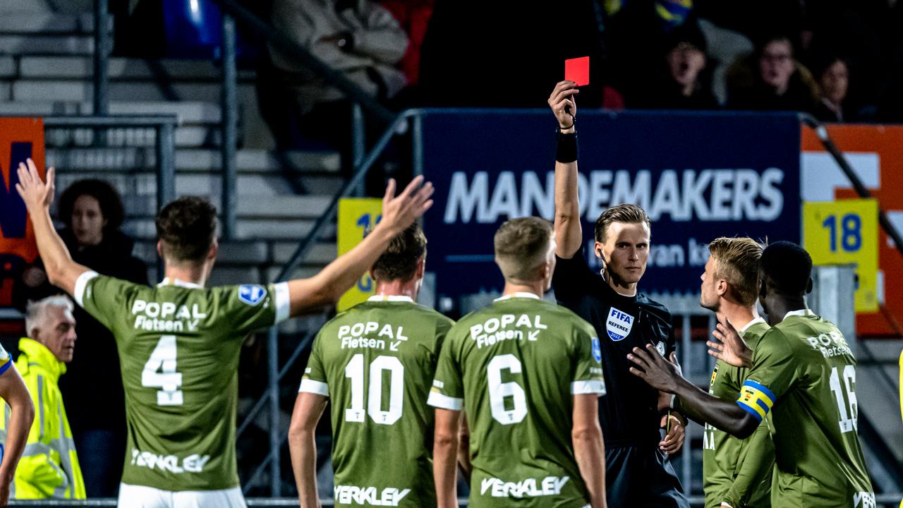 Sander van der Eijk a tiré trois rouges pour le SC Cambuur.