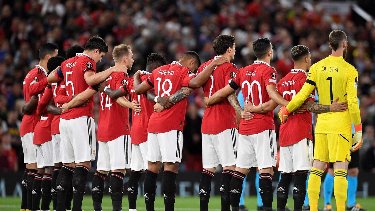 Le Manchester United de l'entraîneur Erik ten Hag a pris l'initiative de la minute de silence avant le match d'Europa League contre la Real Sociedad.