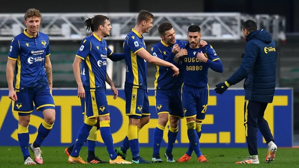 Hellas Verona gagne contre Naples 3-1. Pronostics Hellas Verona vs Salernitana.