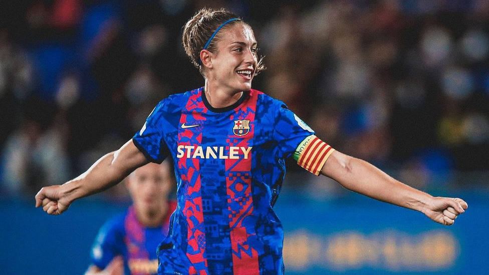 Alexia Putellas célébrant après avoir marqué un but.