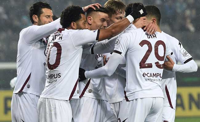 La Salernitana célèbre sa victoire 1-2 sur la Lazio.