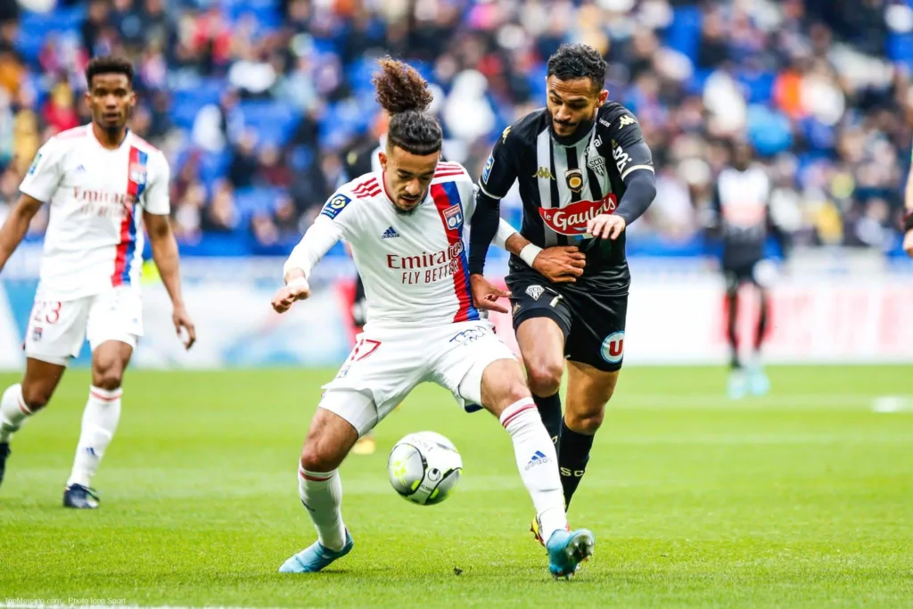 Compos Angers vs Lyon : : les infos officielles