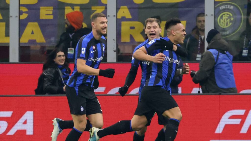 La célébration de Lautaro Martinez lors de la victoire contre l'AC Milan lors de la 21ème journée du Calcio.