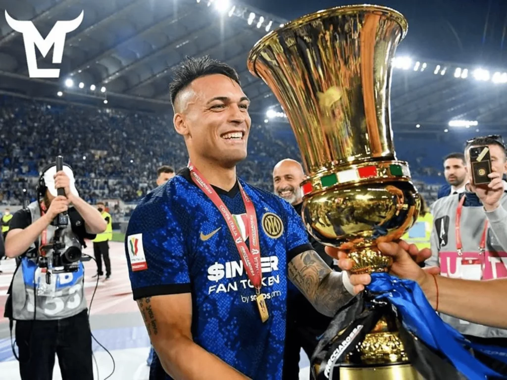 Lautaro Martinez avec la Coppa Italia