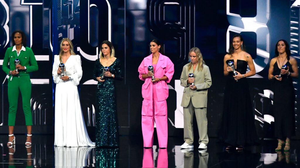 Alexia Putellas est l'une des 11 meilleures joueuses de la saison.