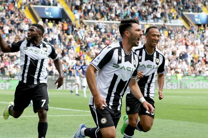 L'Udinese occupe la huitième place du championnat italien.