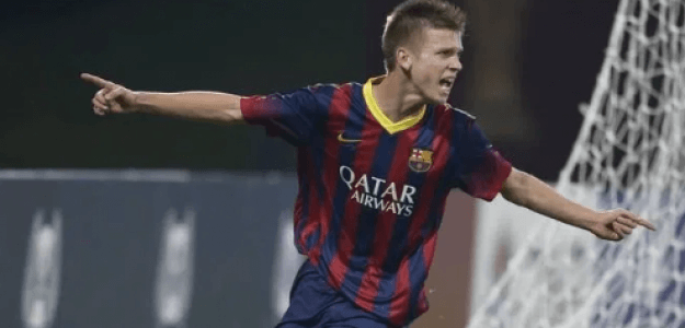 Dani Olmo en uniforme du FC Barcelone.