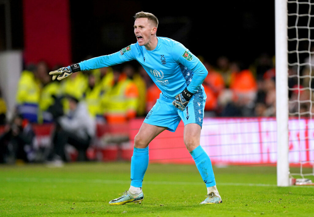 Dean Henderson crie sur le terrain. 