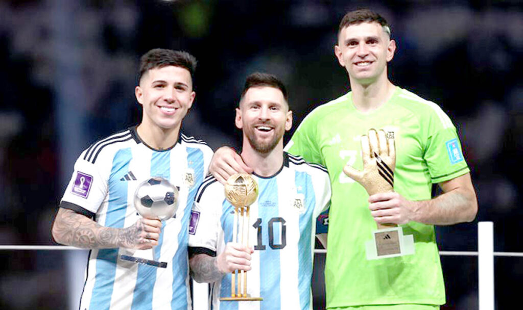 Dibu Martinez et Enzo Fernandez faisaient partie de l'équipe nationale argentine lors de la Coupe du monde au Qatar.