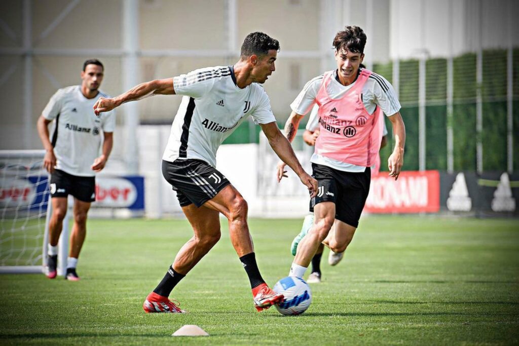 Le Marseillais a eu la chance de côtoyer Cristiano Ronaldo, Paulo Dybala, Di Maria et Lionel Messi à l'entraînement.