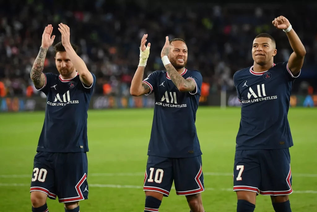 Si le départ de l'Argentin se confirme, le PSG perdra un membre clé du trident offensif que Lio Messi formait avec Neymar et Kylian Mbappé.