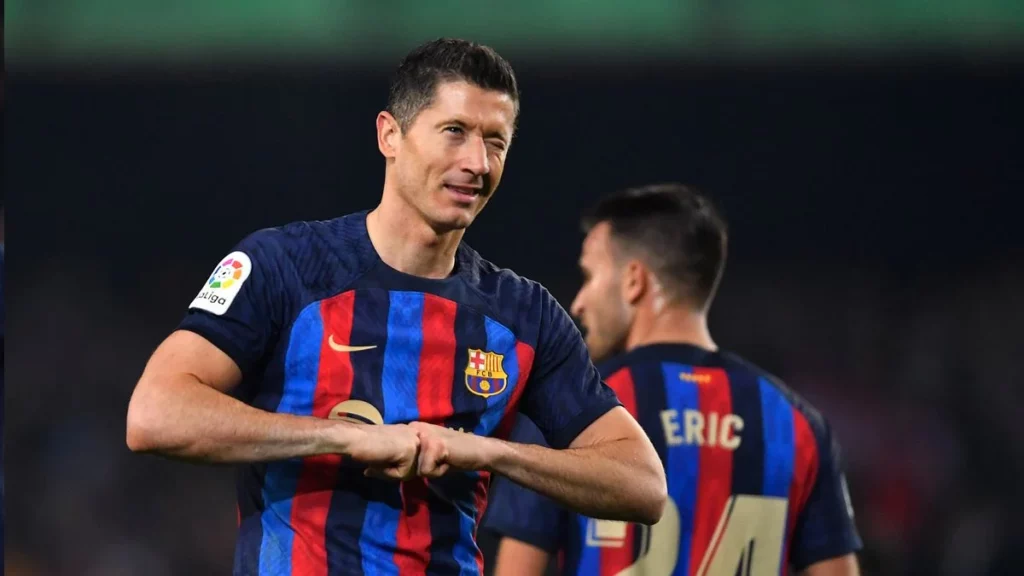 L'attaquant polonais a rejoint le club blaugrana en juillet 2022 en provenance du Bayern Munich.